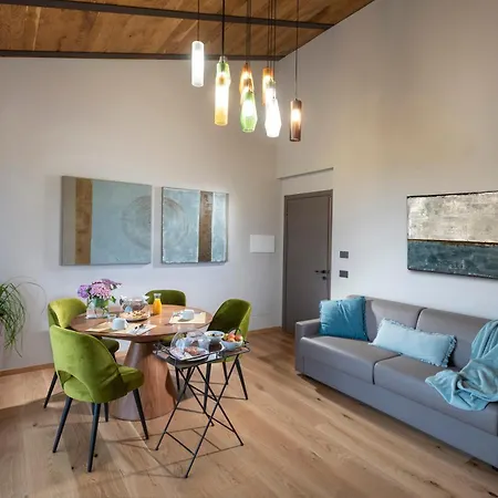 Relais Pqlin بيت ضيافة Castagnito