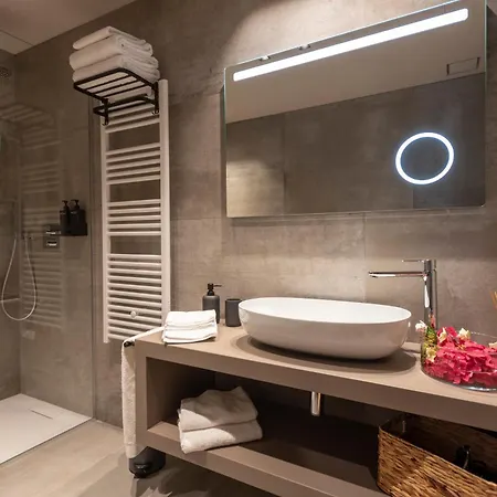 Relais Pqlin بيت ضيافة Castagnito